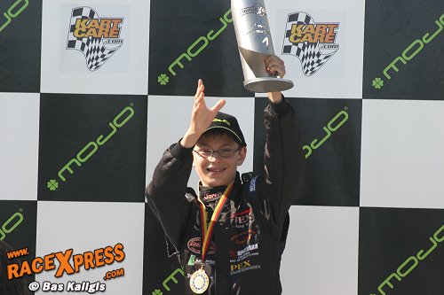 Jorrit Pex met de No1 trophy